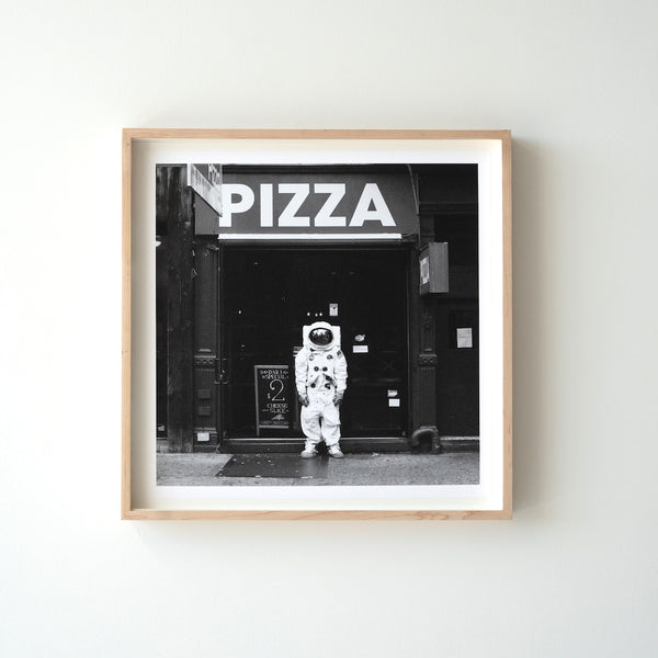 Andy blankのポスターフレーム付き 黒 宇宙飛行士 PIZZA Andy blankのポスターフレーム付き 黒 宇宙飛行士 PIZZA