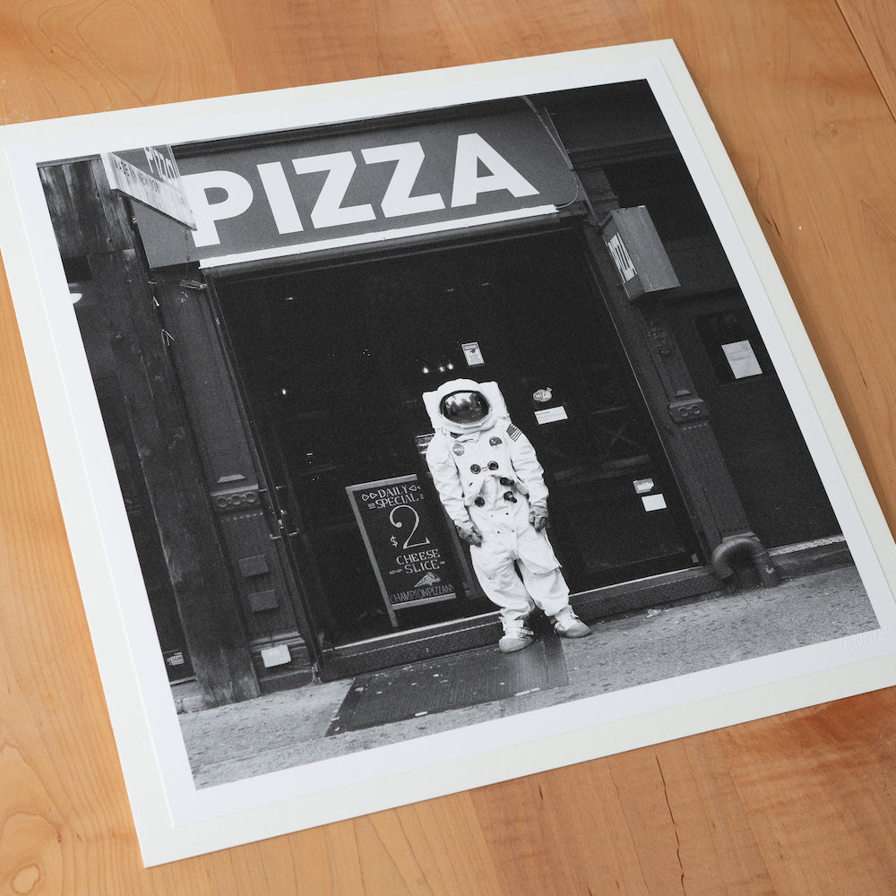 Andy blankのポスターフレーム付き 黒 宇宙飛行士 PIZZA Andy blankのポスターフレーム付き 黒 宇宙飛行士 PIZZA